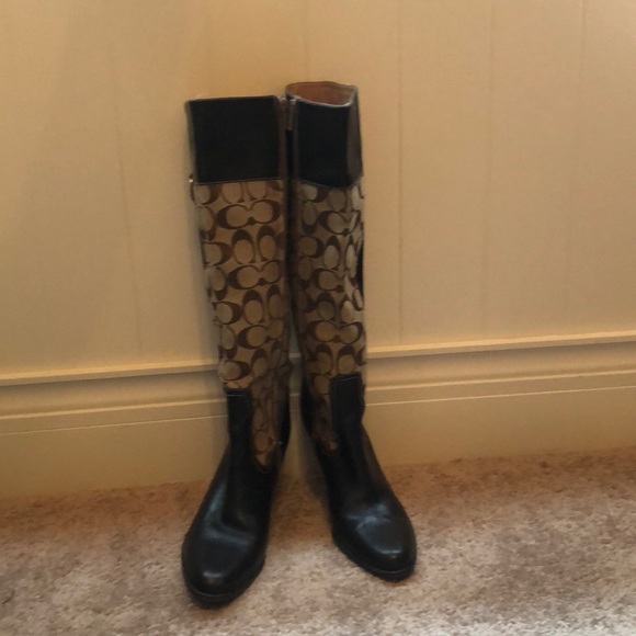 Signature C -Coach boots Size 7 - Picture 2 of 3